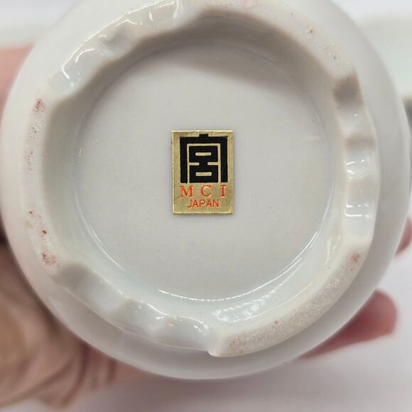 Vintage MCI Sake Set Ceremonial Decanter and 5 cups Japan White Red Black - Picture 3 of 6